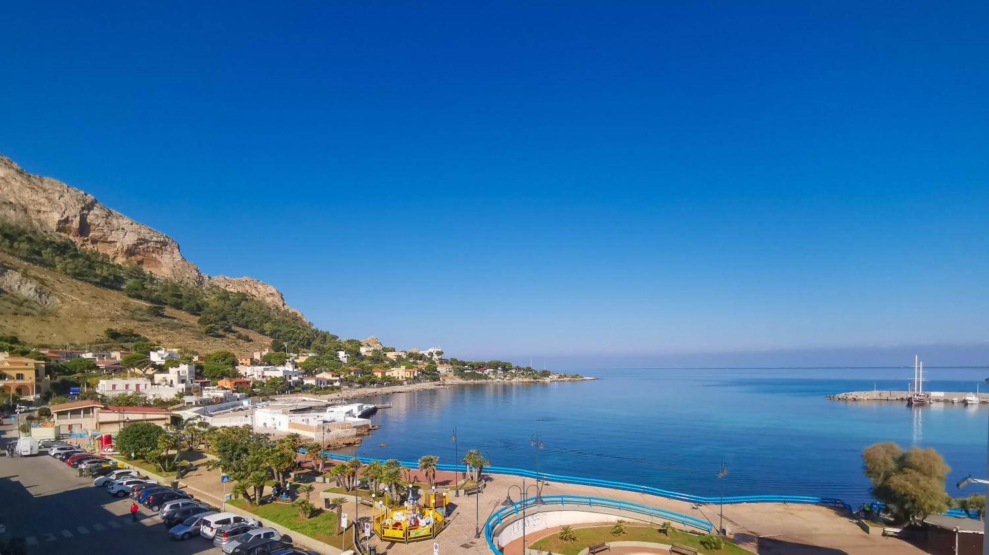 B&B Una Terrazza sul Golfo di Sferracavallo Esterno foto